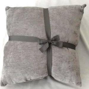 Set of 2 Decorative Throw Pillows